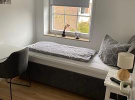 Haus Bielefeld Zimmer 30a، فندق في نورديرني