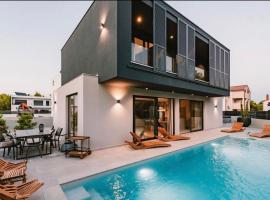 Villa CHIC, hotel in Srima