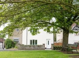 Two Bedroom Country Cottage in County Durham with Village Pub and Free Parking For Holidays and Work Stays