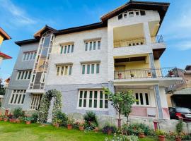 The Khayabaan - Luxurious Home Stay Away From Home, apartemen di Srinagar