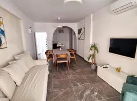 Center 2Br Apt w/ parking and 250m walk from beach