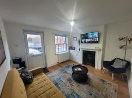 Little Oaks House - Historic Charm & Modern Comfort in Colchester by Catchpole Stays