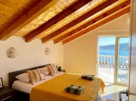 Family House with pool & sea view, aparthotel in Bijela