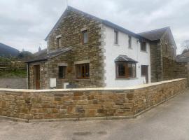 Country cottage, hotel with parking in Lower Bentham