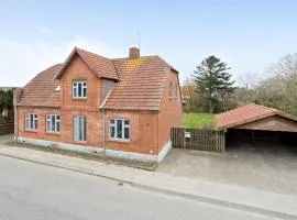 Beautiful Home In Spttrup With Kitchen