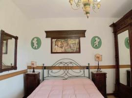 Casa Serafina trilocale con arredi d'arte e parcheggio privato, casă de vacanță din Orvieto