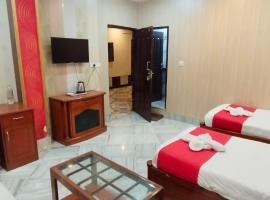 HOTEL RIZ VARANASI: Varanasi, Lal Bahadur Shastri Uluslararası Havaalanı - VNS yakınında bir otel