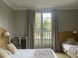 Hotel Le Continental, hotell i Forges-les-Eaux