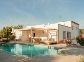 Charming Ibiza villa, hotell sihtkohas Sant Llorenç de Balafia