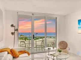 Special Offer - Balcony - Beachfront Condo - Gym