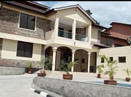 Twiga Whitehouse Villas, hytte i Nakuru