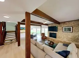 Beautiful Mid-Century Modern Lakehouse