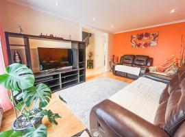 Spacious House near Downtown MTL, hotel di Montreal