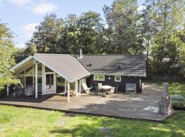 Holiday Home Silke - 600m from the sea in Lolland- Falster and Mon by Interhome, cabaña o casa de campo en Rødby