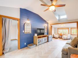 Lakefront Salem Retreat - Fish, Swim, Kayak and More, holiday home in Salem