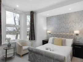 Modern city centre studio apartment 202