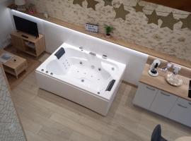 La Suite Etoilée - Balnéo privative, spahotel in Courgains