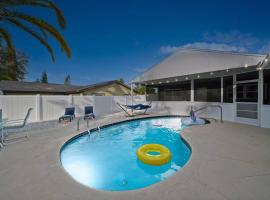 Lux Sunny Family Paradise with Heated Pool and King Bed, hotel in Largo