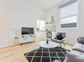 Modern 2 Bedroom Apartment in Central Cheltenham