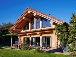 Chalet Schwarzwaldchalet de luxe mit Sauna by Interhome，海特斯海姆的附設按摩浴池的飯店