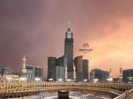 Viesnīca Raffles Makkah Palace Mekā, netālu no apskates objekta tirdzniecības centrs Abraj Al Bait