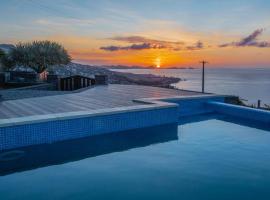 Villa Sunrise View by Madeira Sun Travel, hotel in Santa Cruz