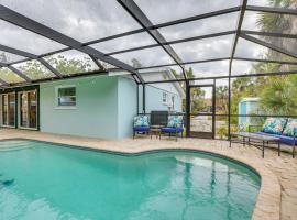 Englewood Home with Shared Pool and Screened Lanai!, hotel em Englewood