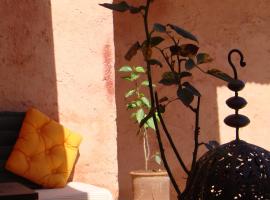 Riad Menthe Et Citron, hotel di Meknes