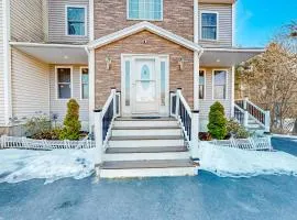 3BR Stylish Condo with High-End Kitchen, Yard