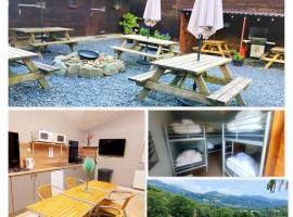 Private Room at Torrent Walk Bunkhouse in Snowdonia、ドルゲラウのホステル
