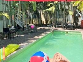 Colima में Suites Galv&aacute;n centro Colima, alberca, Wifi, parking, खुद खाना बनाने की सुविधा देने वाले स्टे