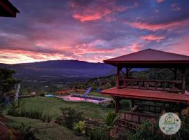 Cabaña Vistas Paraíso: La Suiza'da bir villa