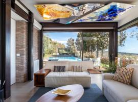 Scialaj Villa di lusso sull'Etna con piscina e vista mare, hotel a Ragalna
