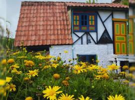 Hostal Camino Viejo, hotel v mestu Líbano