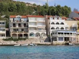 Apartments by the sea Milna, Hvar - 22619