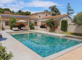 Awesome Home In Rochefort With 3 Bedrooms, Wifi And Outdoor Swimming Pool, hotel a 4 stelle a Rochefort-du-Gard