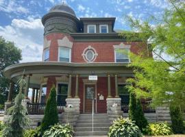The Victorian Guesthouse, homestay in Delphos