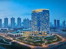 ์นํฉ๋ค์ค์ ์์นํ ํธํ
์น๊ทธ๋ฆด๋ผ ํธํ
, ์นํฉ๋ค์ค