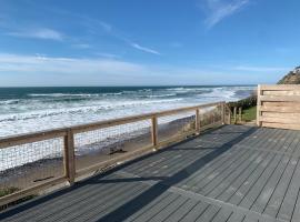 West Beach Suites, hotel in Lincoln City