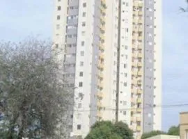 Apartamento compartilhado comigo mais 2 felinos