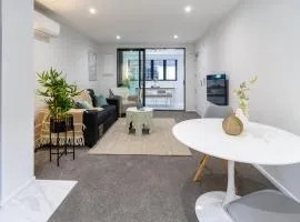 Style meets comfort 2 Bed CHCH CBD