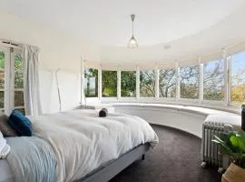 Magnolia House: Near the Cataract Gorge & Parking