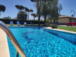 Chalet Isla Sicilia, hotel in Chiclana de la Frontera