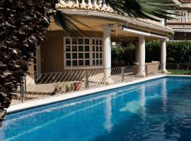 Experience Valencia Luxury Chalet Puig Val con piscina โรงแรมในบาเลนเซีย