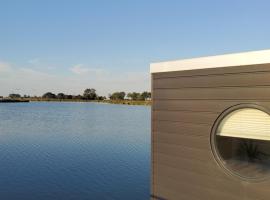 Hausboot Wangermeer Nordsonne12 mit Sauna, apartament din Wangerland