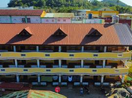 Delgados Resort Puerto Galera powered by Cocotel – hotel z parkingiem w mieście Balatero
