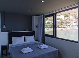 Sunrise Luxury Seaside Apartment – hotel w mieście Paránimfoi
