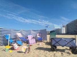 Be at Sea in Ostend all-in luxury apartment , outdoor pool, side seaview, hotel a Oostende