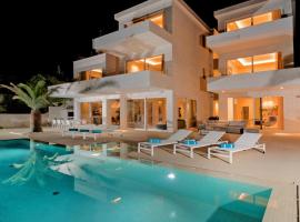Villa Brac Neptuno - 6 Bedroom Luxury Villa - Sauna - Gym - Sea Views, luksushotell i Selca