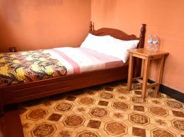 Room in BB - Amahoro Guest House - Double Room with Private Shower Room, ξενοδοχείο στο Ruhengeri